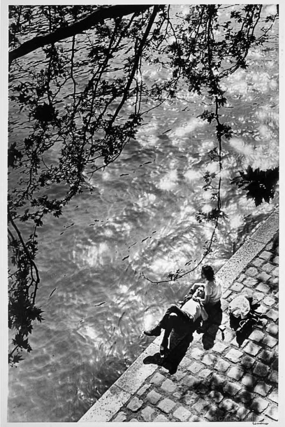 Siesta_on_the_right_bank_of_the_river_SeineAlfred_Eisenstaedt__1557